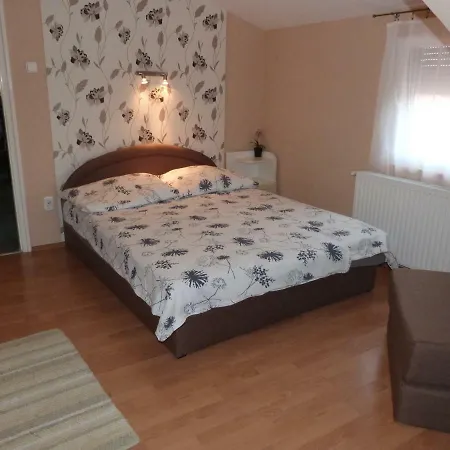 Andi Apartment